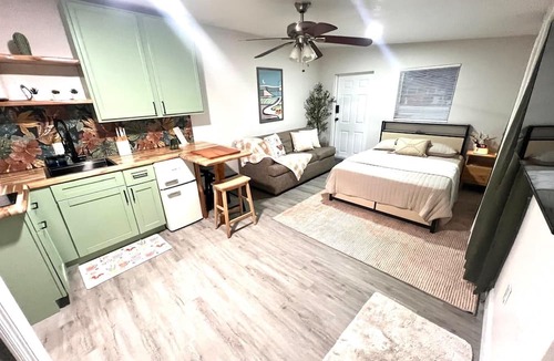 Longwood Apartment | Cozy Studio – Minutes to Wekiva, Disney & downtown Orl - Netflix - XL parking