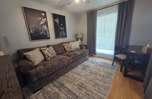 Hurst House | Cowboy Casa - DFW, AT&T Stadium, Stockyards