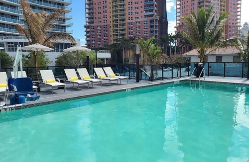 Lauderdale Beach Hotel | Beach Escape | 2 Queen Beds | Steps to Fort Lauderdale Beach