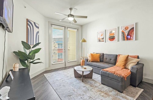 Vickery Meadow Apartment | Café Amor I Suite w/ Resort Amenities by Midtown