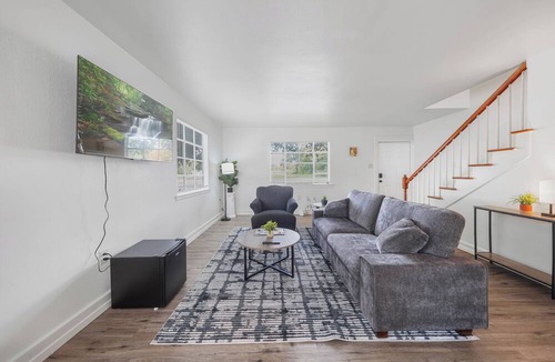 Highlands - Perkins Apartment | Prime 2BR – Midway Between LSU & Downtown BR!