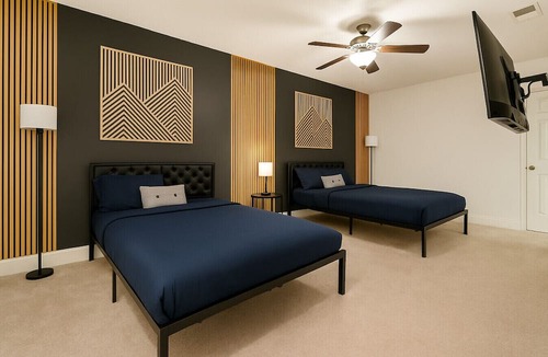 Glen Iris Apartment | Family & Group Retreat|3 Queens Beds + Pool Table 2nd