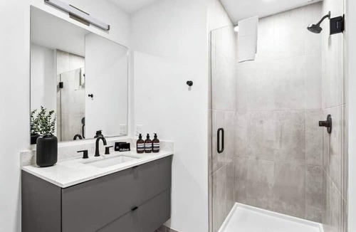 Historic Ybor Apartment | Chic Ybor Studio |Free Parking | Mins to DT!