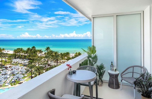 Mid Beach Condo | Stunning Private Studio at Fontainebleau Sorrento - 802
