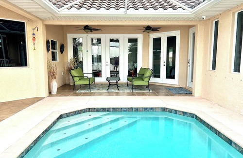 Mariner House | Salty Seahorse Serenade Lake 4-bedroom house in Cape Coral A/C POOL WiFi