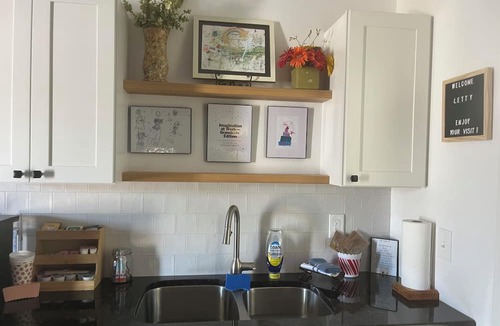 Gatesville Apartment | Welcoming apartment with AC in charming Gatesville King Bed with Twin Roll Away