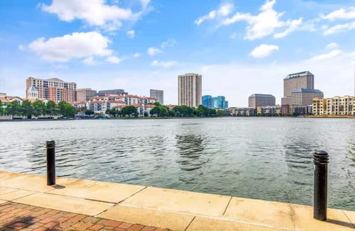 Las Colinas Apartment | Comforts of home with lakeside view near Airport & Toyota Music Factory