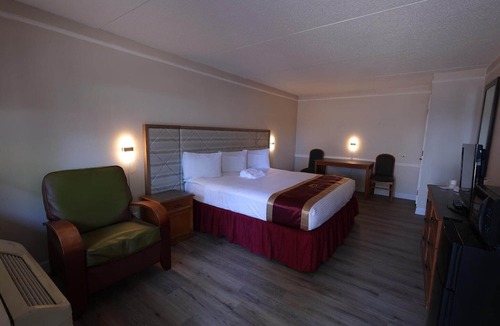 Texarkana Apartment | King Bed Non-Smoking