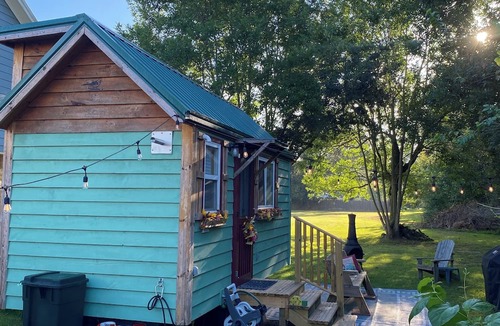 Winnie Cabin | Cozy 1-bedroom cabin in amazing Winnie with AC