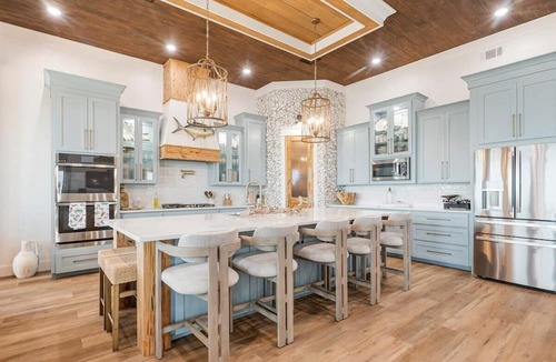 Grand Isle House | Bourbon Bay and Whiskey Lullaby Beachfront, Pool, Pickle Ball Court, Fire Pit and Much More