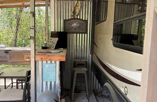 Milam House | Escape to Toledo Bend in this cozy RV for the ultimate crappie fishing getaway!