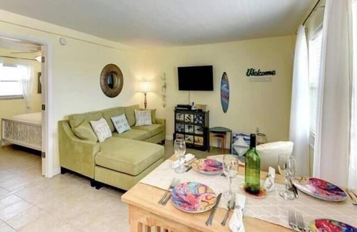Bradenton Beach House | Coco's Island Retreat: Near Gulf, Bay, Bridge St by Anna Maria Life Vacation Rentals