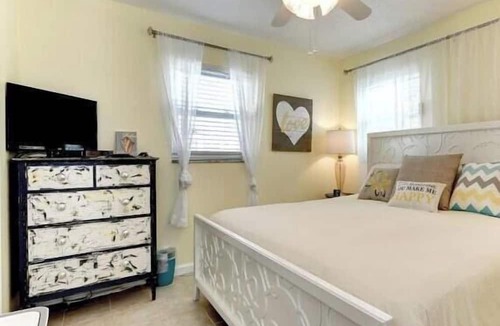 Bradenton Beach House | Coco's Island Retreat: Near Gulf, Bay, Bridge St by Anna Maria Life Vacation Rentals