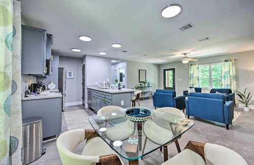 Avinger House | 3 Waterfront Units! Lake O' the Pines Group Stay