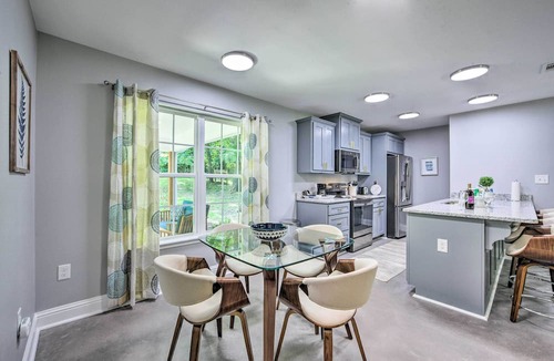 Avinger House | 3 Waterfront Units! Lake O' the Pines Group Stay