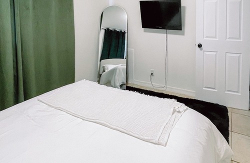 Pinellas Park Cottage | The Sunny Spot