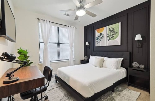Frisco Apartment | Modern Frisco 2BR Retreat Close to Shopping & Corporate Centers