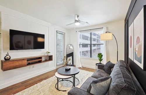 Frisco Apartment | Modern Frisco 2BR Retreat Close to Shopping & Corporate Centers