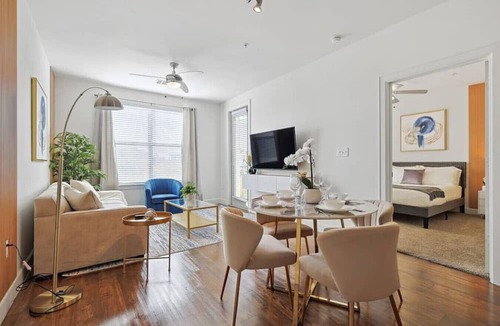 Frisco Apartment | Stylish 2B near Legacy West Wi-Fi, Fitness, Pool