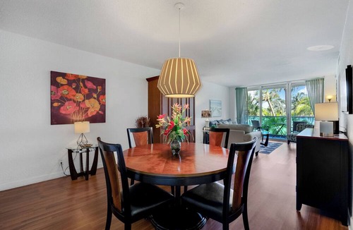 Hollywood South Central Beach Condo | Resort-Styled Condo Pool & Gym, Hollywood Beach