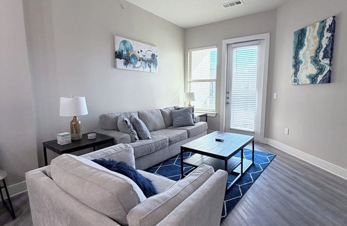 Dallas Apartment | POOL VIEW/DOWNTOWN DALLAS/MEDICAL DISTRICT/DALLAS LOVE FIELD