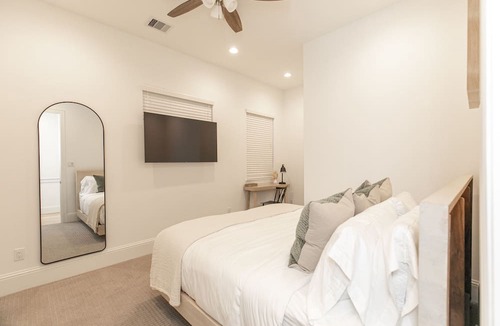 Greater Heights House | Luxury Near Pickleball Hot Tub Sleeps 10