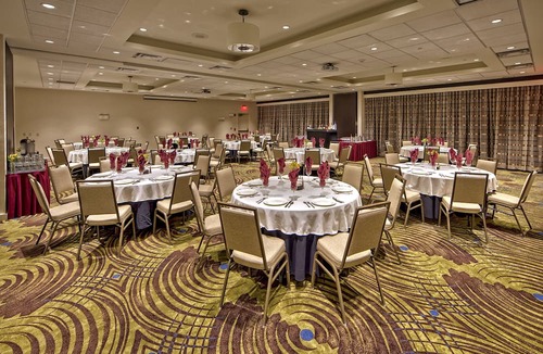 Tupelo Hotel | Holiday Inn Hotel & Suites Tupelo North by IHG