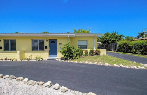 Golden Beach Condo | 1BR Venice home with private beach access - Golden Beach Haven