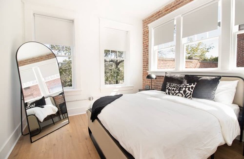 East of Broadway Apartment | Modern Loft in Lively SoMa Downtown