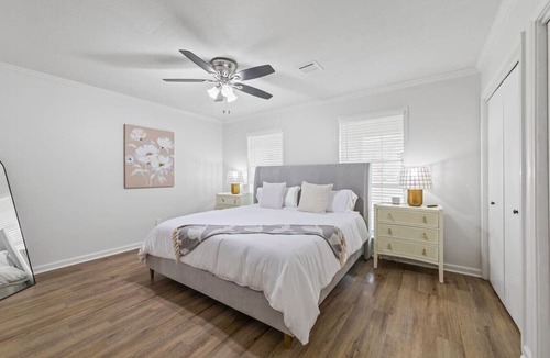 Lafayette House | Fais Do-Do House 3 Kings Arcade Fast WiFi Luxe