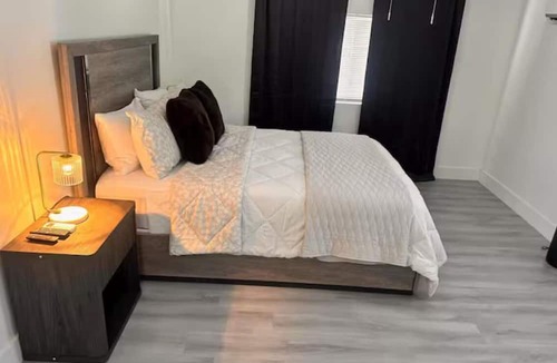 Edgewood House | Stylish 3-Bedroom Fort Lauderdale Home/Wi-Fi, A/C & 5–10 Min from Airport!