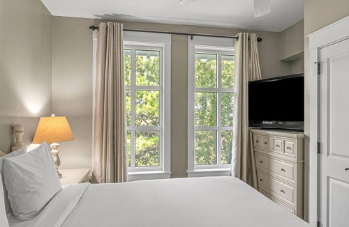 Baytowne Wharf Condo | Beautiful 1 Bedroom with Private Sleeping Den in Pilot House at Sandestin Golf and Beach Resort!