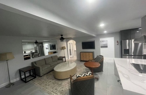 Horn Lake House | Fabulous 12-Bedroom Estate in Horn Lake with Pool and Jacuzzi.