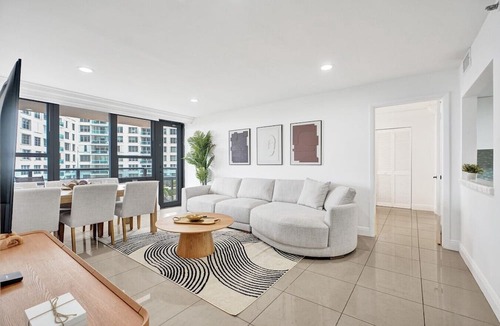 Mid Beach Apartment | Coastal Condo with Resort Service, Pools & Gym 407