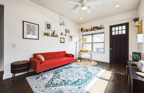 Austin Cottage | Walkable 3-bedroom cottage with WiFi and AC in Central East Austin