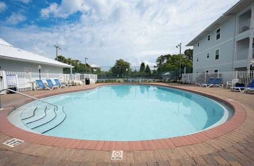 Seagrove Beach Apartment | Pool | Walk to Beach | Salt & Seagrove | Tennis | Seagrove