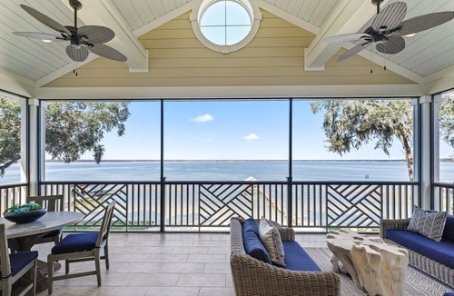 Weirsdale House | You’ve found the most luxurious lakefront rental in Central Florida!