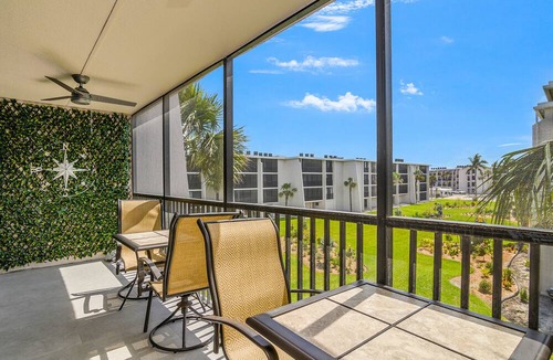 Beachview Country Club Estates Apartment | Beach View: 1 Min walk to Beach; Huge TVs; Fully Remodeled