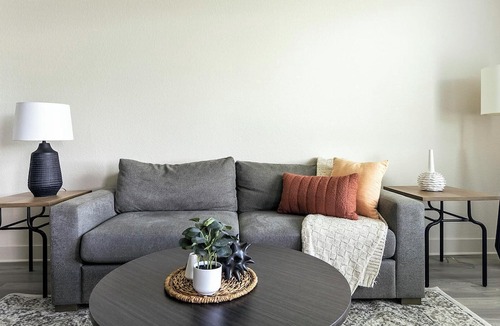 Palmetto Apartment | Landing | Spectacular 2BD, Clubhouse, Gym
