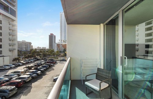Hollywood South Central Beach Condo | Luxurious Oceanfront Condo –Unmatched Views & Resort-Style Living-20 min to FIFA