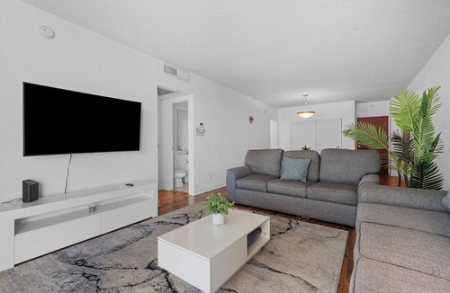 Hollywood South Central Beach Condo | Luxurious Oceanfront Condo –Unmatched Views & Resort-Style Living-20 min to FIFA