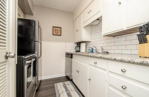 Hillcrest Apartment | Hillcrest Apt with King Bed & Free Parking