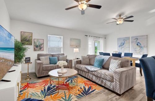 Diplomat House | 2 New and Stunning homes with Heated Saltwater Pools and Piers