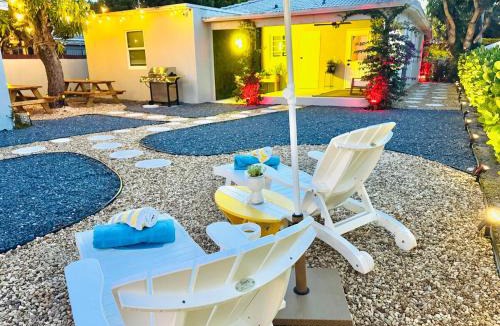 Mango Groves House | Italian Amalfi Cottage - Walk to the beach - Hot Tub