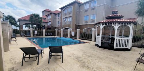 El Lago Hotel | Kemah Edgewater Hotel, SureStay Collection by Best Western