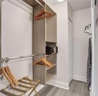 Galt Mile Apartment | Spacious Two Double Suite with Kitchenette at Ocean Blvd