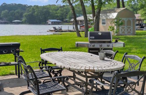 Murchison House | Sunset Cove Cottage- Lakefront With Bar Loft Sunroom & Pier