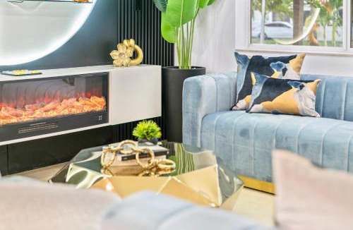 North Miami House | Resort-Style Miami Home Pool Sauna & Jaccuzi