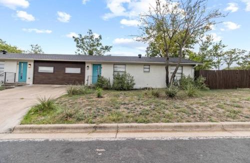 St. John - Coronado Hills House | Stylish 3-Bedroom Austin Home in a Seriously Convenient Location