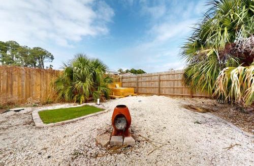 Biltmore Beach House | Charming cottage with enclosed yard patio private hot tub washer dryer